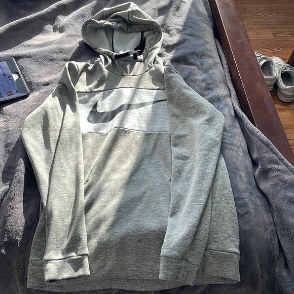 Nike hoodie - Picture 1 of 3